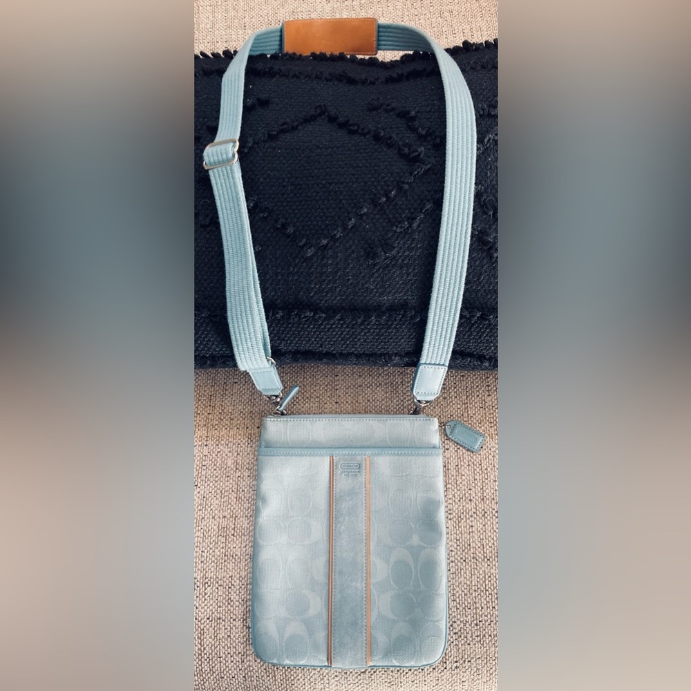 Baby Blue Coach Crossbody Brand New - Picture 3 of 9